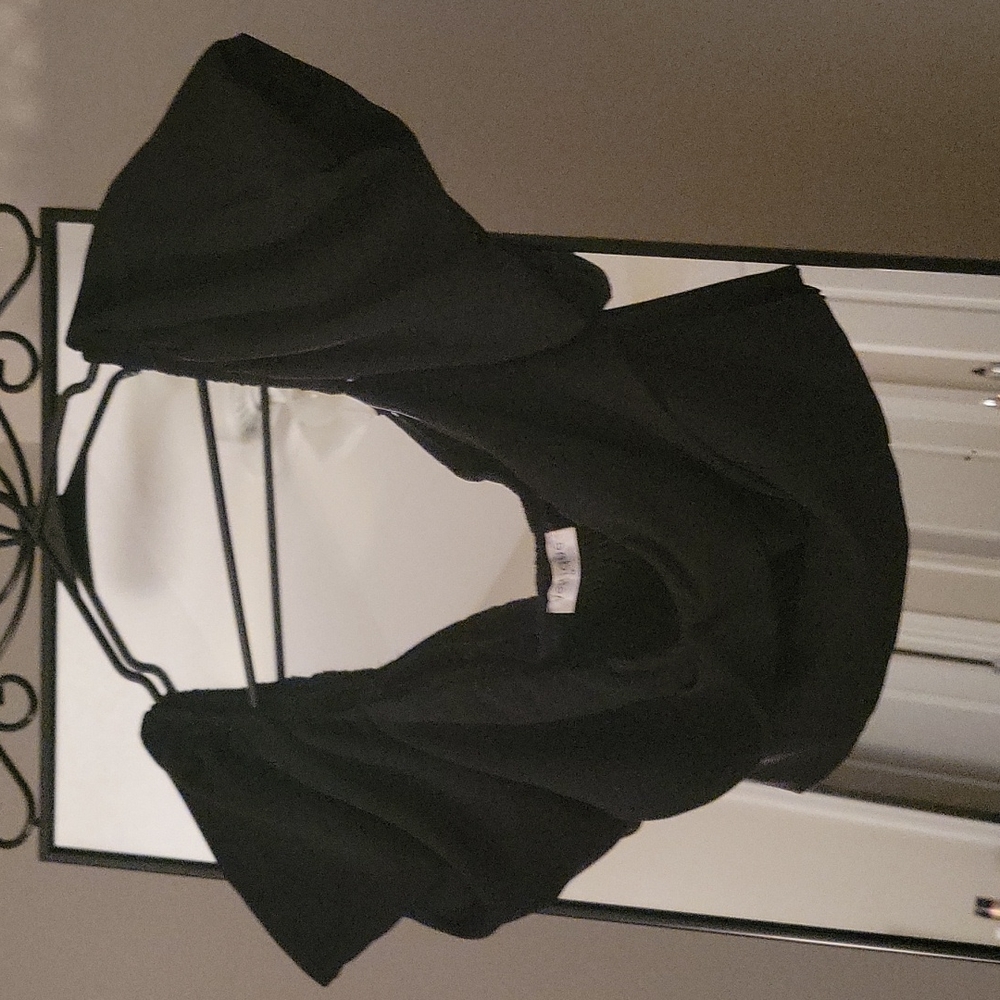 Vestique Black Off The Shoulder Crop Top Size Medium